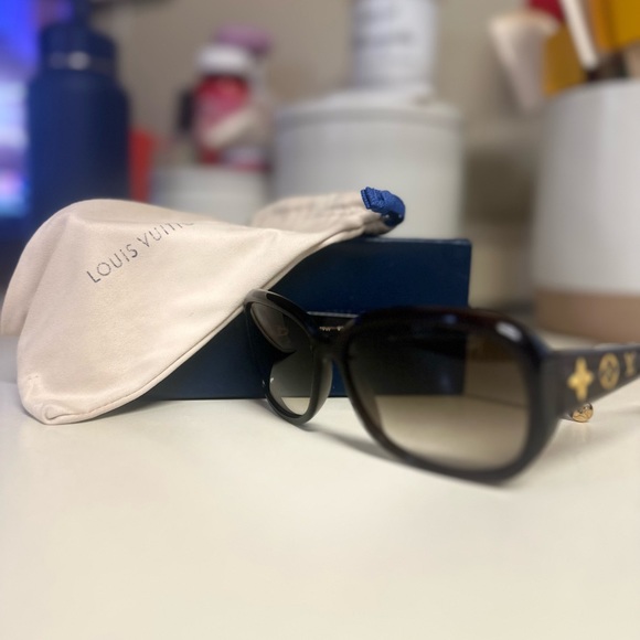 Louis Vuitton Sunglasses for Women - Poshmark